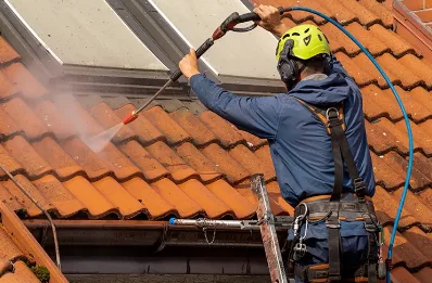 Démoussage et hydrofuge de toiture à Margency